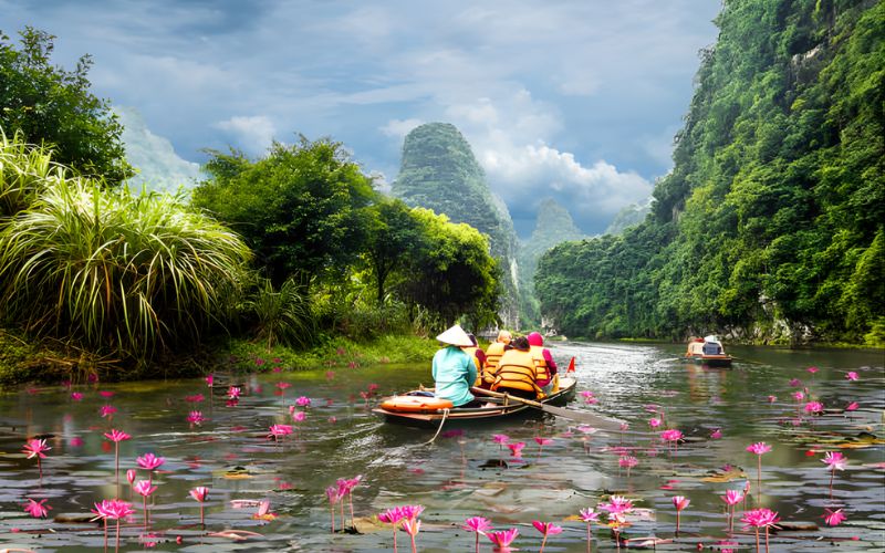 Central Vietnam Charm: Mountains, Culture & Magic